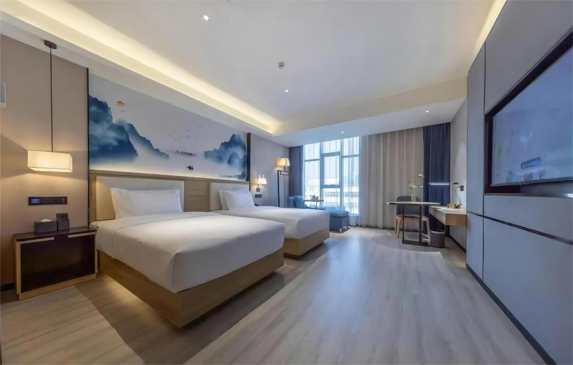 Ausotel By Argyle Baiyun International Airport Renhe Metro Exit B Гуанджоу Екстериор снимка